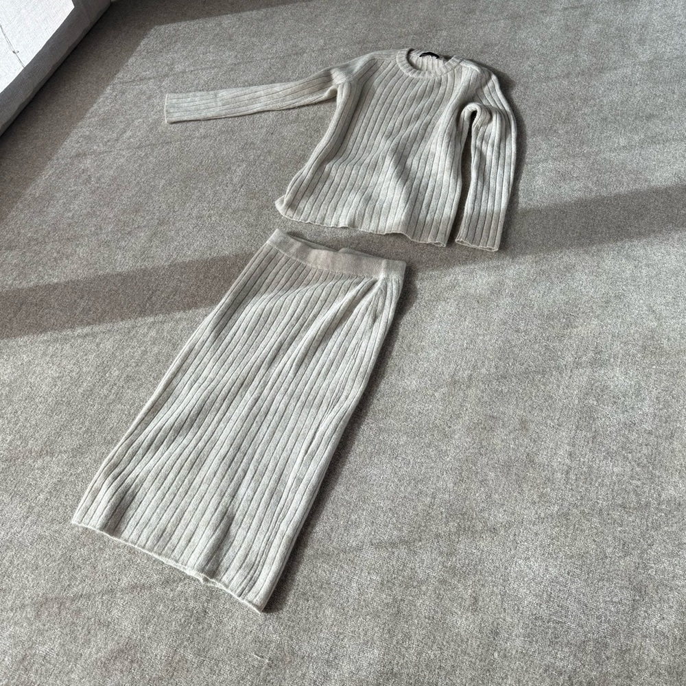 The Row sweater and skirt knit set. 100% Cashmere. XS/S